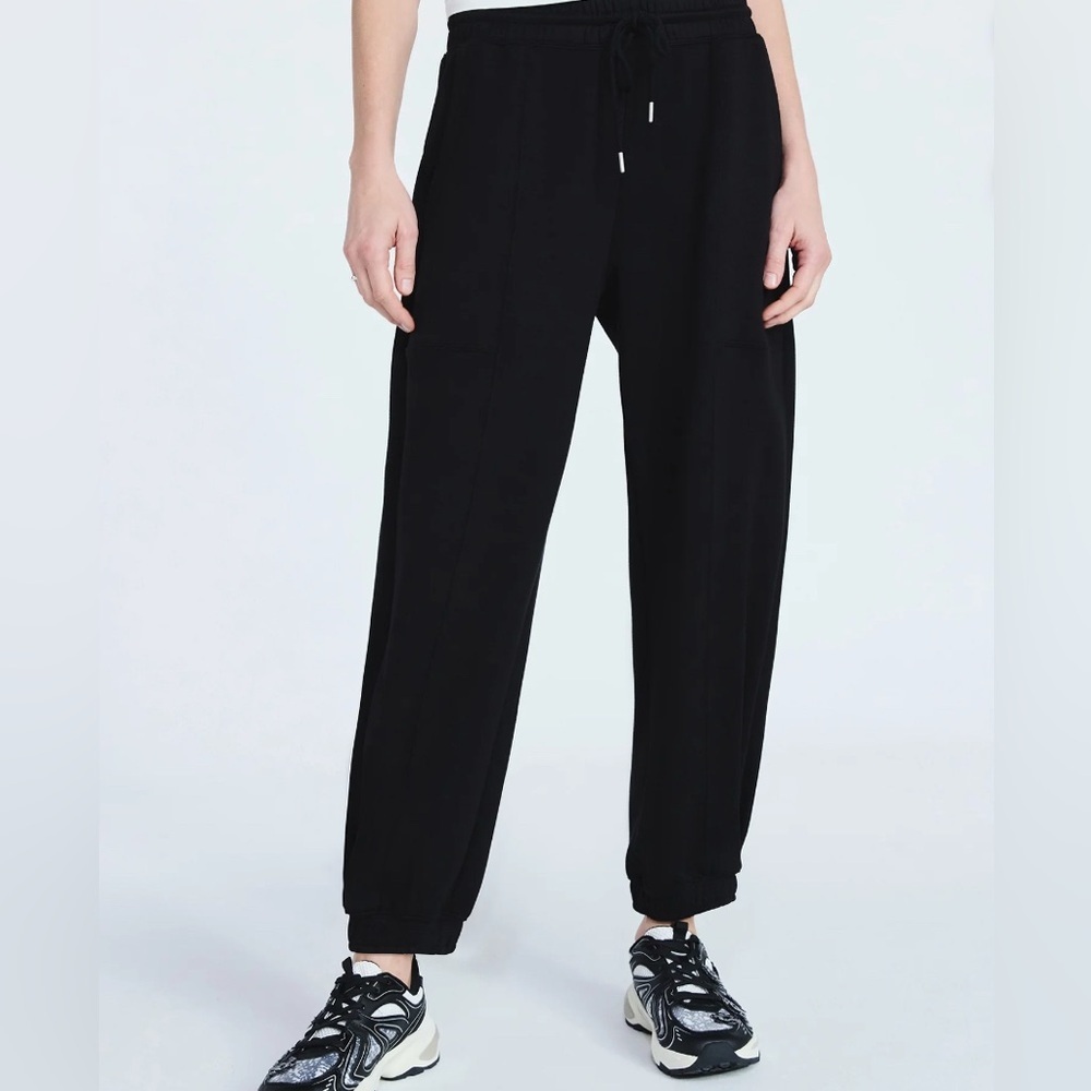 Black loungewear set with barrel pant and top - Picture 4 of 12